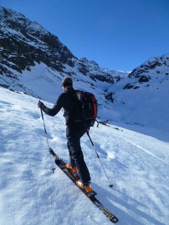 Wir verlassen den Talboden und steigen nun das Schwarzenbergkar hinauf zum Schwarzenbergferner