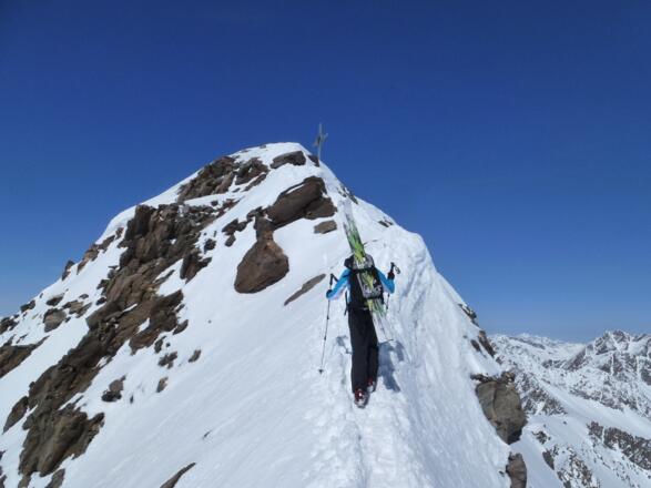 Es warten aber auch ein paar leichtere Kletterstellen auf uns, dies in Abhängigkeit von der Schneelage.