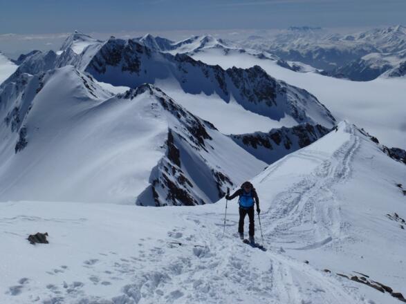 Blick über den Südgrat gegen Süden