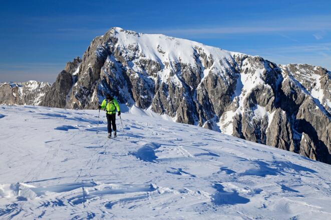 Am Gipfeldach des Taferlnocks, hinten die Permuthwand