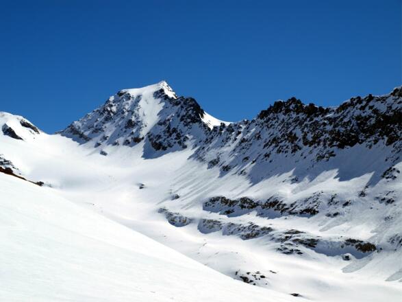 Abfahrt: Rückblick zur Kreuzspitze um 2650m