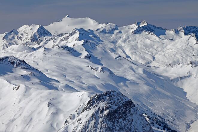 Herangezoomt: (Tele-)Blick vom Kl. Mosermandl zum Ankogel (hinten links)