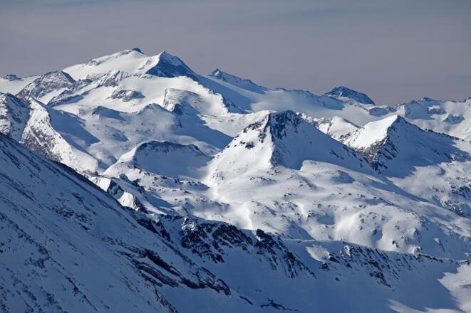 Herangezoomt: (Tele-) Blick vom Kl. Mosermandl zur Hochalmspitze (hinten links)
