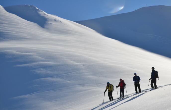 Traumhafte Abfahrt im Tiefschnee