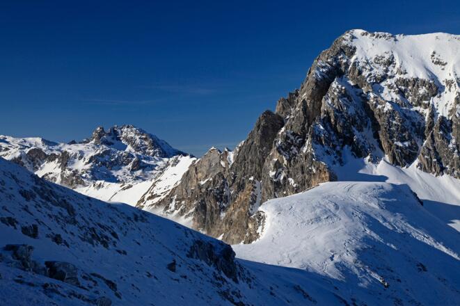 Blick vom Taferlnock-Gipfelhang auf Permuthwand (rechts) &amp; Faulkogel (links hinten)