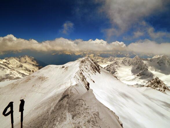Blick nach Osten - links Österreich, rechts Italien