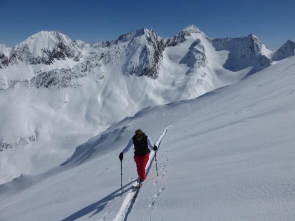 Blick ins Rotmoostal, mit den dortigen lohnenden Tourenzielen.