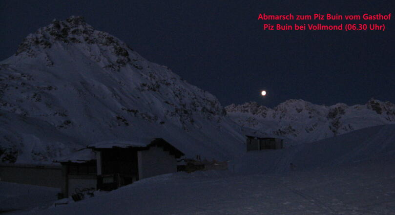 Sehr früh, bei Morgengrauen, geht es los zu unserer langen Tour!