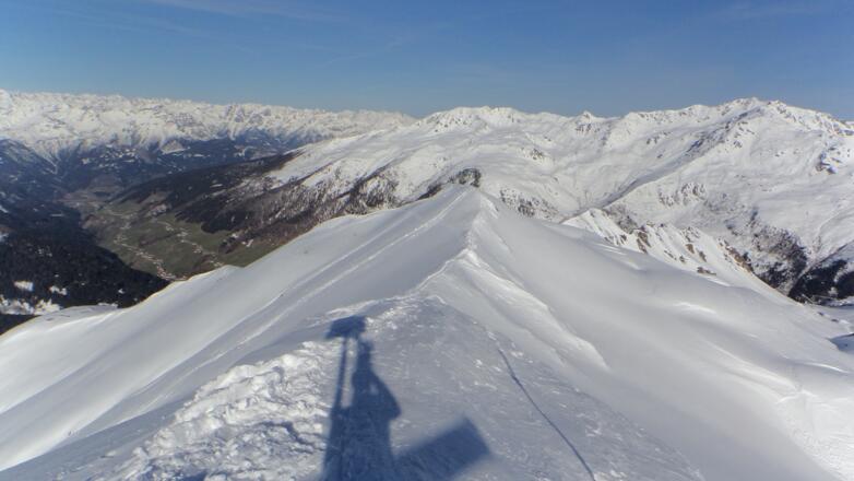 Blick Richtung Vorgipfel im Hintergrund das Pfoner Kreuzjöchl.