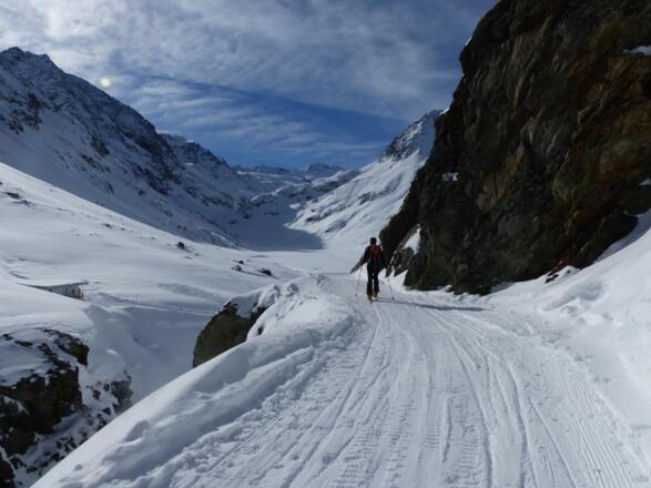 Kurz vor der Amberger Hütte öffnet sich ein wunderschönes Hochtal.