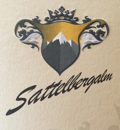 Sattelbergalm Logo