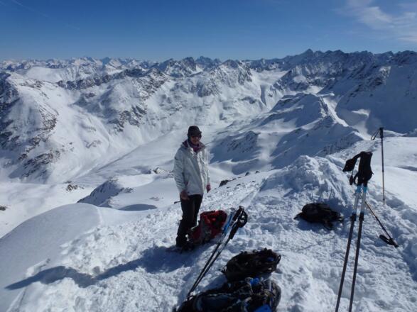 Hoch über dem Gleirschtal mit der Pforzheimer Hütte