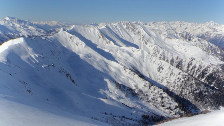 Weitere Tourenmöglichkeiten im Navistal - Hohe Warte, Scheibenspitze, Pliderling, Schafsseitenspitze von links nach rechts.