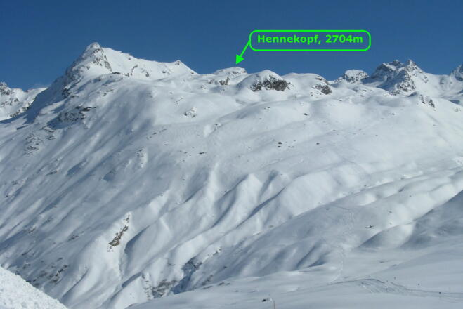 Von der Bielerhöhe geht schon der Blick zu unserem Ziel; zuerst muss man jedoch ca. 100 Hm abfahren!