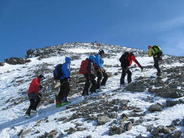 Nach der &quot;Felsrinne&quot; geht es relativ leicht auf den letzten Metern zum Gipfel!