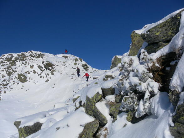 Anstieg zur Gipfelkuppe nach dem felsigen Gratstück