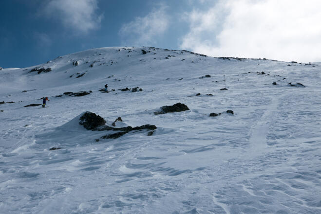 Beim hinausqueren auf den Rücken nach rechts.