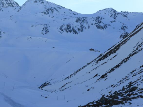 Erster Blick hinauf zur Hütte. Position N47° 09.824&#039; E11° 05.223&#039;, 2083 m 