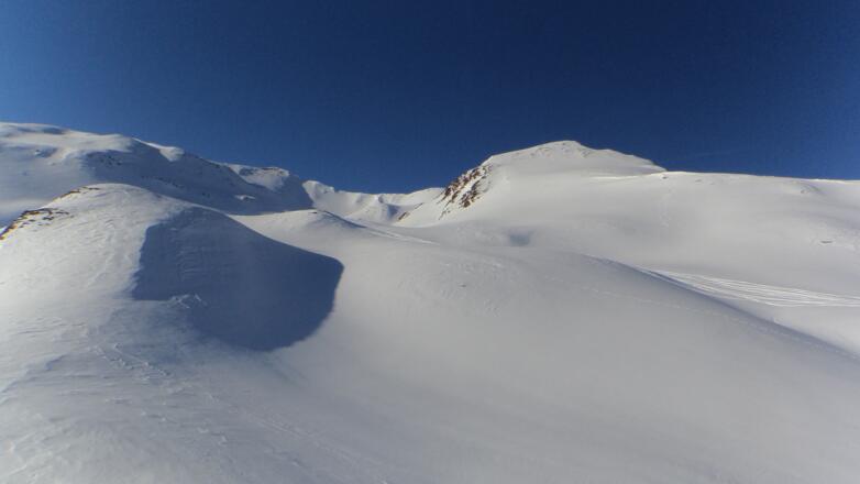 Blick Richtung Gipfel links der Bildmitte.