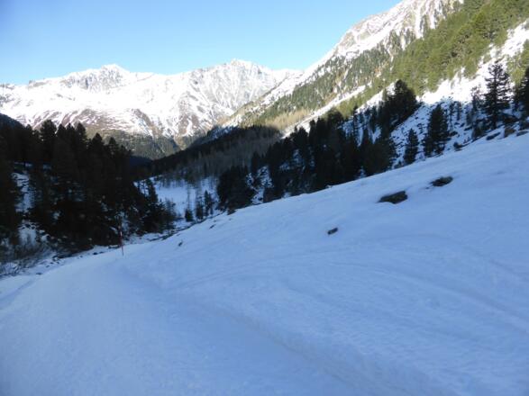 Das Gleirschtal talauswärts nach St. Sigmund.  Zustiegsweg zur Hütte.
