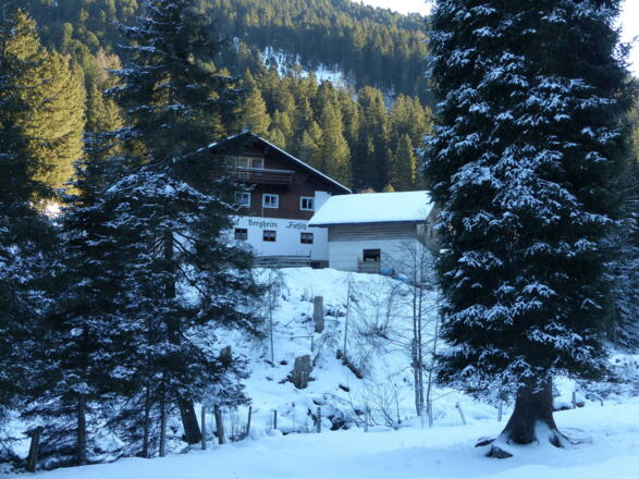 Den Gh. Bergheim lassen wir links oberhalb liegen.