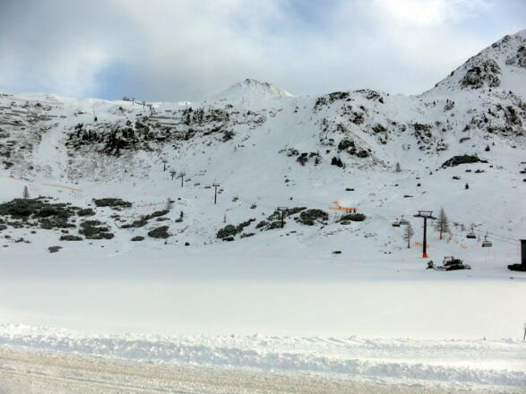 Hundskogelbahn, zentral der Hundskogel mit der Anstiegsrinne