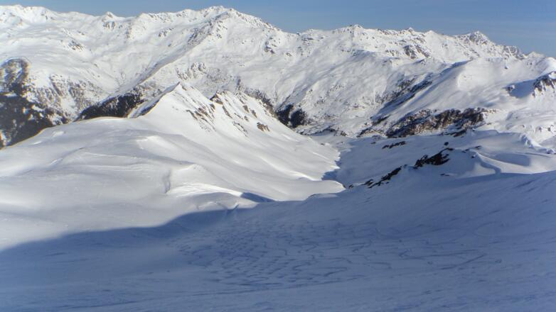Blick vom Vorgipfel ins Außergriff das wir bei der Abfahrt benutzten (Sichere Verhältnisse sind hier Voraussetzung)