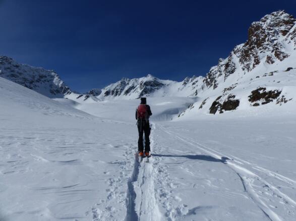 Steil ragt die Murkarspitze ganz hinten bereits in die Höhe.