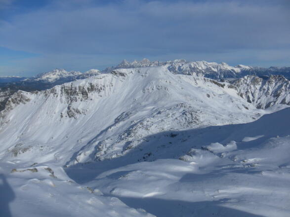 Sonntagkarhöhe vom Hundskogel, dahinter Dachsteinsüdwand