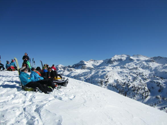 Gipfelrast in der Sonne