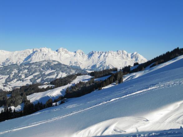 Die Kaiser-Südseite, mittig das Kübelkar