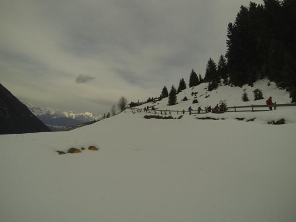 Blick zurück bevor wir von der Stöfflalpe in ca. 15 Minuten hinunter zum Gasthof Haneburger wandern.