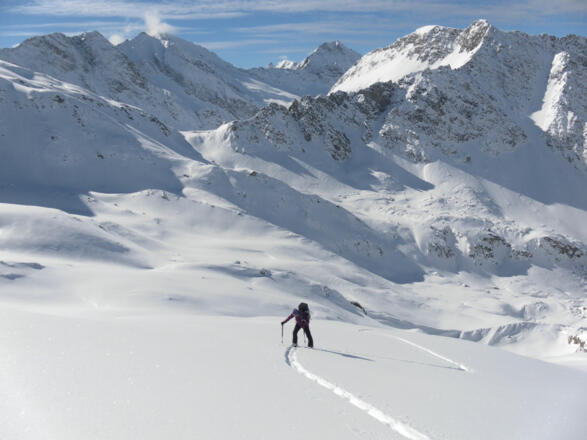 Lenkjöchl mit Hütte, dahinter die Löffelspitze