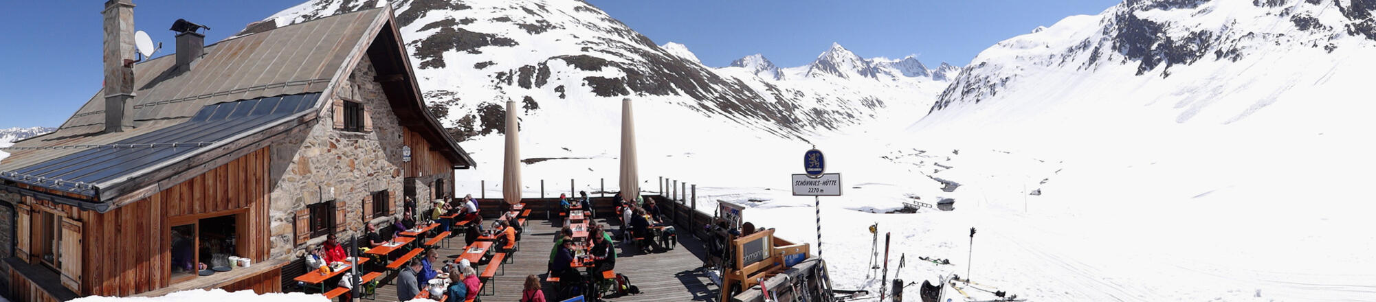 Schönwieshütte mit Blick ins Rotmoostal