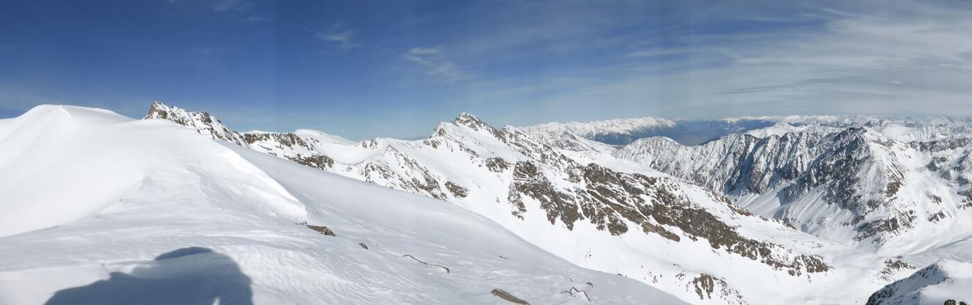 Zwiselbacher Roßkogel, Rotgruben-, und Haiden- Mut- und Lampsensitze. Mieminger und Karwendel im Hintergrunde. Unten rechts die Pforzheimer Hütte.