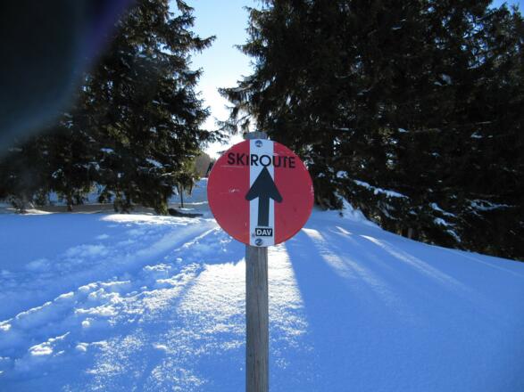 Die Skiroute ist ausgeschildert