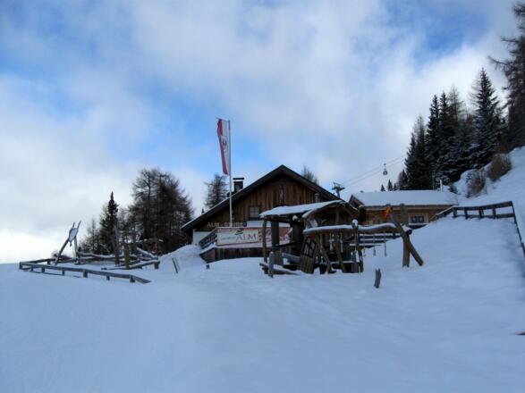 Nach etwa zwei Dritteln der Tour erreicht man die Zammer Alm. Eine schöne Einkehrmöglichkeit für die Abfahrt.