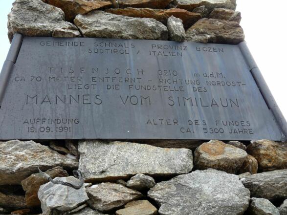 Auf deutsch (im Bild), italienisch, englisch und französisch - das Wort &quot;Ötzi&quot; wird vermieden