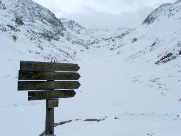 Vor der Hütte hat man einen tollen Blick ins gesamte Sulztal und die umliegende Gletscherwelt. 