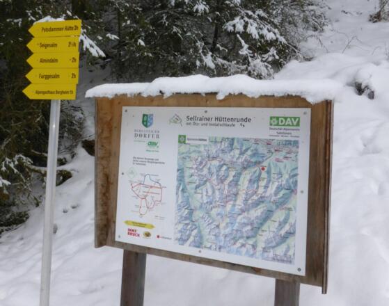 Hinweistafel Sellrainer Hüttenrunde und Wegetafel 
