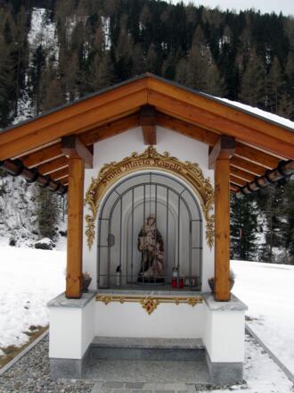 Vorbei an dieser schönen kleinen Kapelle.