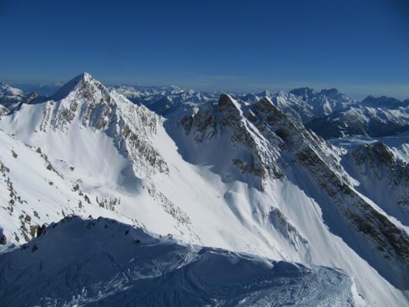 rechts hinten Hohe Warte, Karnischer Hauptkamm