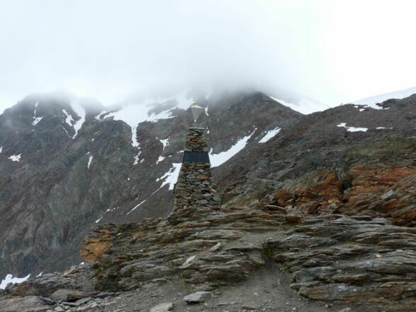 Der Obelisk auf dem Tisenjoch steht nicht am genauen Eismann-Fundort