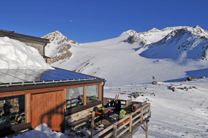 Abendstimmung: Similaunhütte mit Similaun