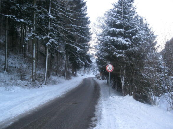 Dieser Straße einige Minuten folgen