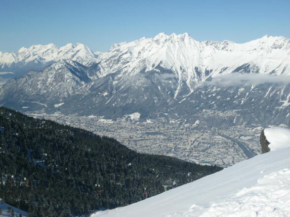 Ein paar Höhenmeter hat man schon hinter sich - Blick nach Innsbruck