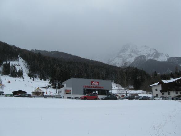 Start auf der Wiese unterhalb der Talstation.
