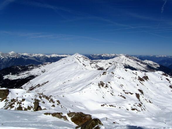 Blick nach Norden zu Gilfert und Sonntagsköpfl.