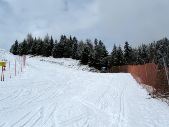 Gleich zu Beginn geht es ordentlich steil über die sog. Nordabfahrt (schwarze Piste) aufwärts.