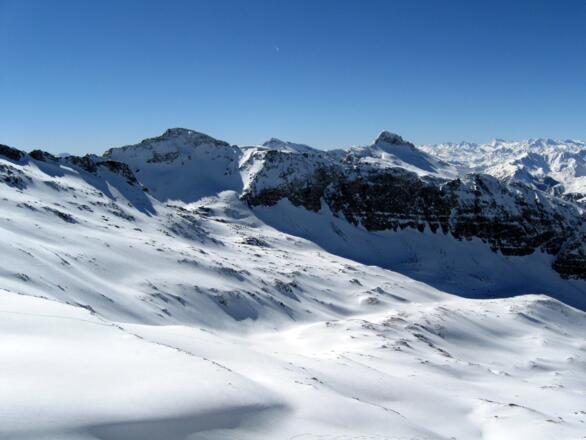 Blick nach Süden in die großartigen Zillertaler Alpen.